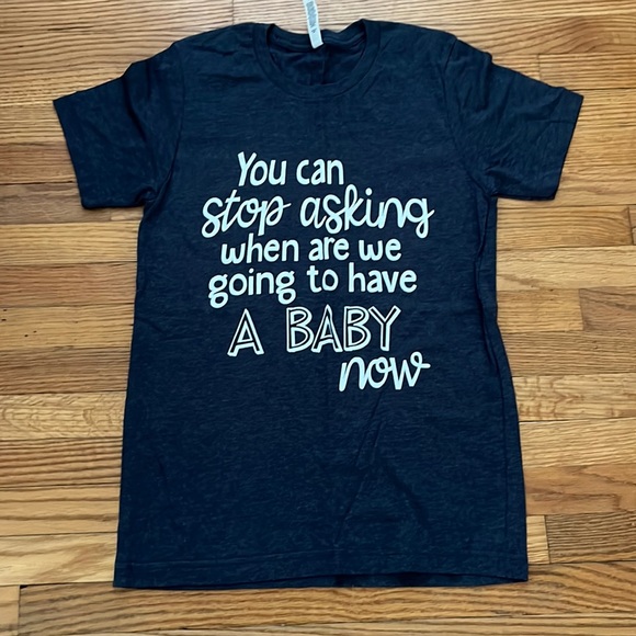 Pregnancy announcement T Shirt - Picture 1 of 1